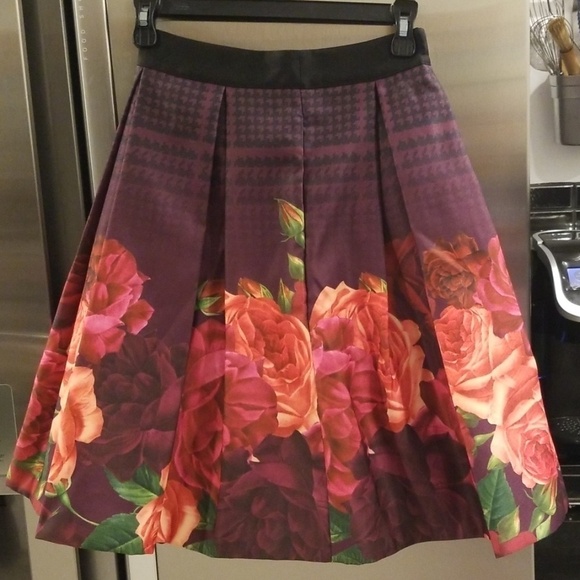 💕TED BAKER💕 Klira Juxtapose Rose Border Skirt TB0 US2 NWT - Picture 8 of 8